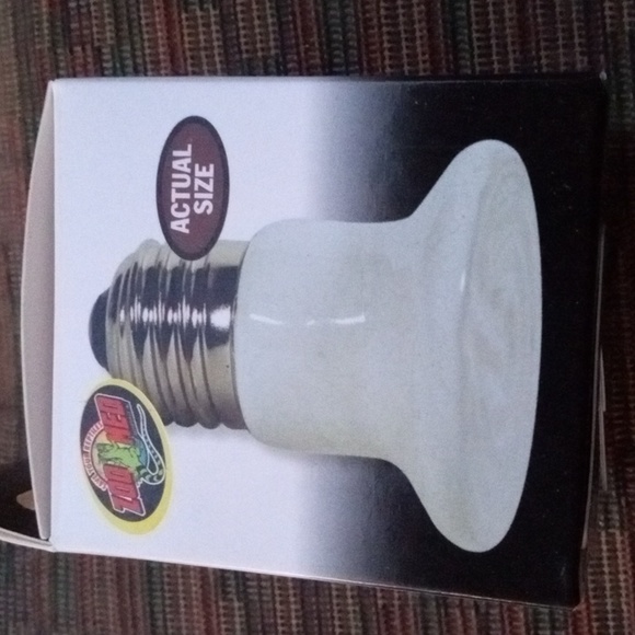 New! ZOOMED 2 Nano 40w Basking Bulbs + 2 Nano 40w Heat Emitter Blubs. - Picture 7 of 8